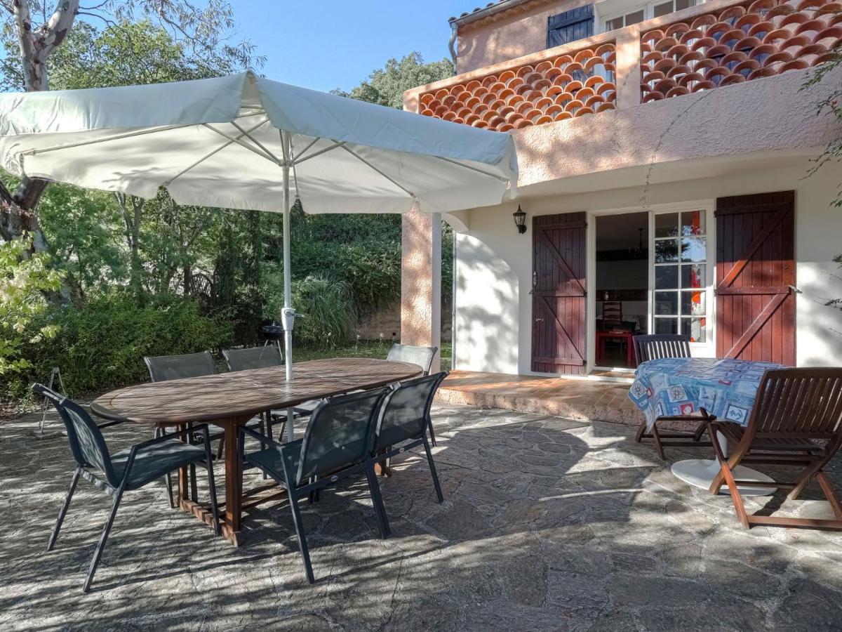 Snug Holiday Home In Bormes Les Mimosas With Pool Exterior foto