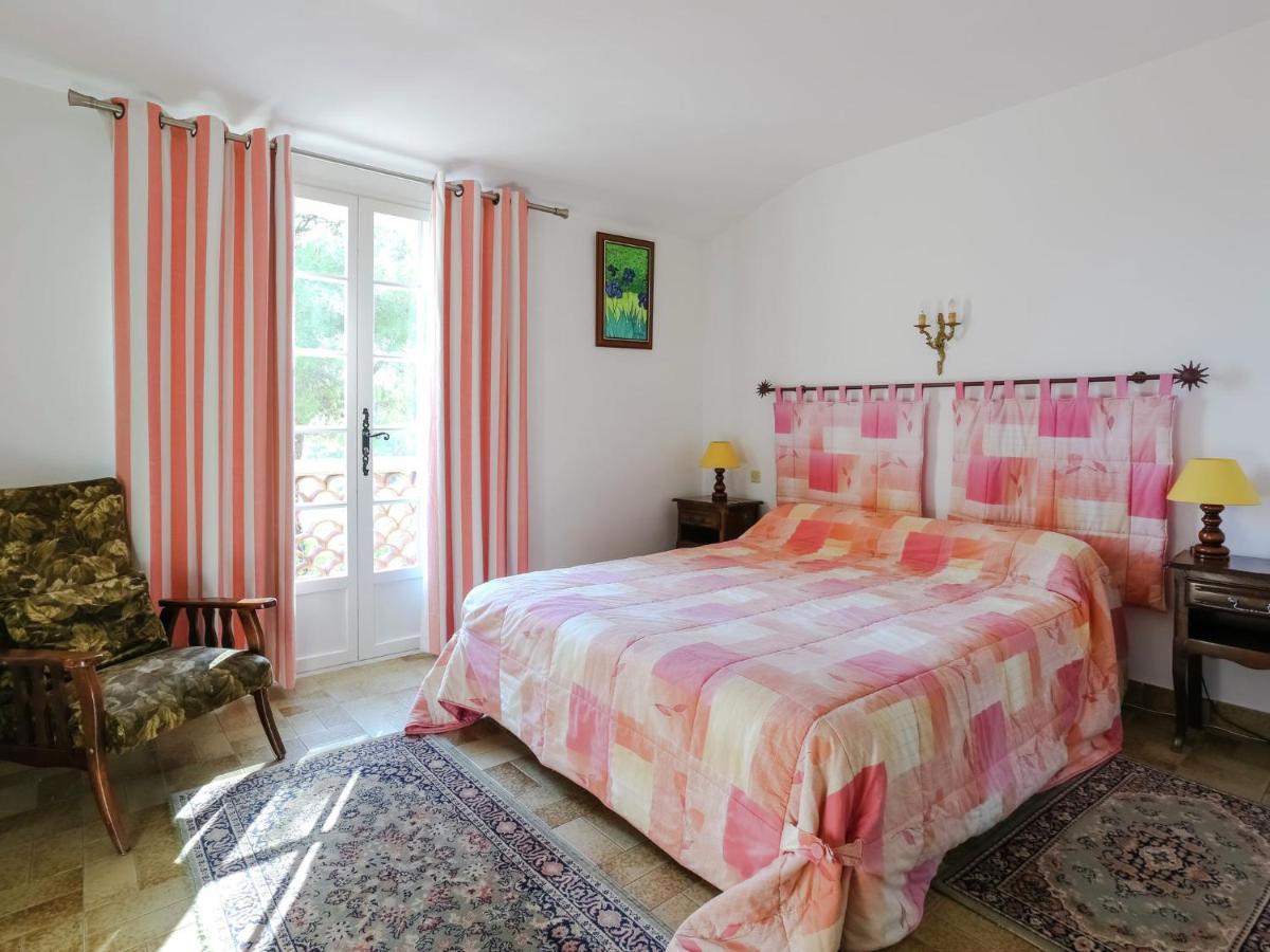 Snug Holiday Home In Bormes Les Mimosas With Pool Exterior foto