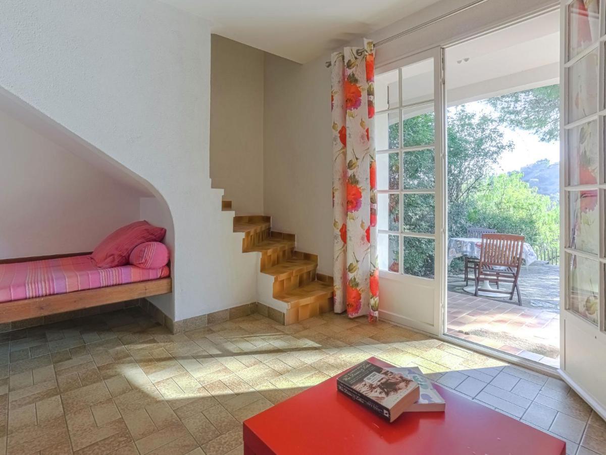 Snug Holiday Home In Bormes Les Mimosas With Pool Exterior foto