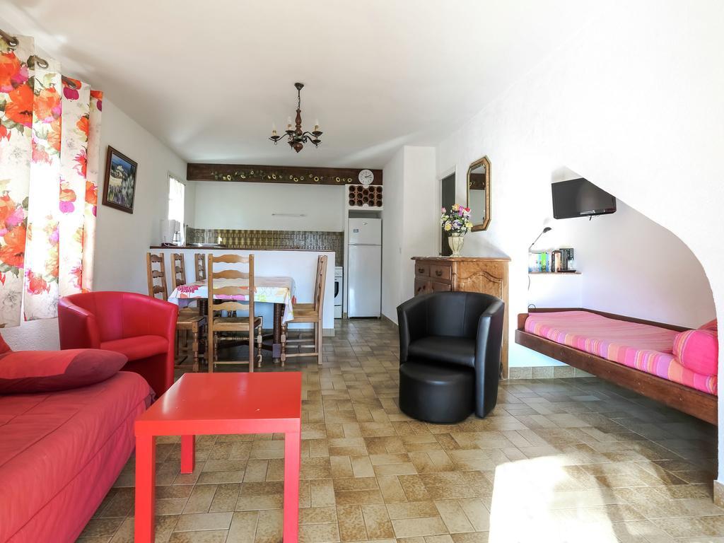 Snug Holiday Home In Bormes Les Mimosas With Pool Exterior foto